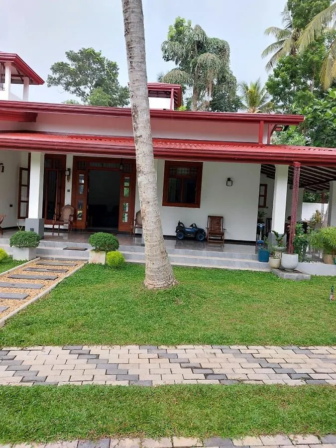 Airport Dulux Green Villa Minuwangoda